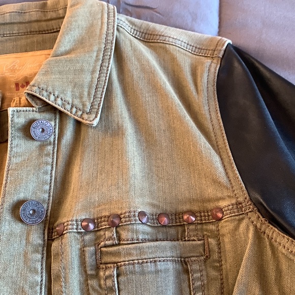 WOMEN green jacket with leather sleeves by David Bitton. - Picture 3 of 8